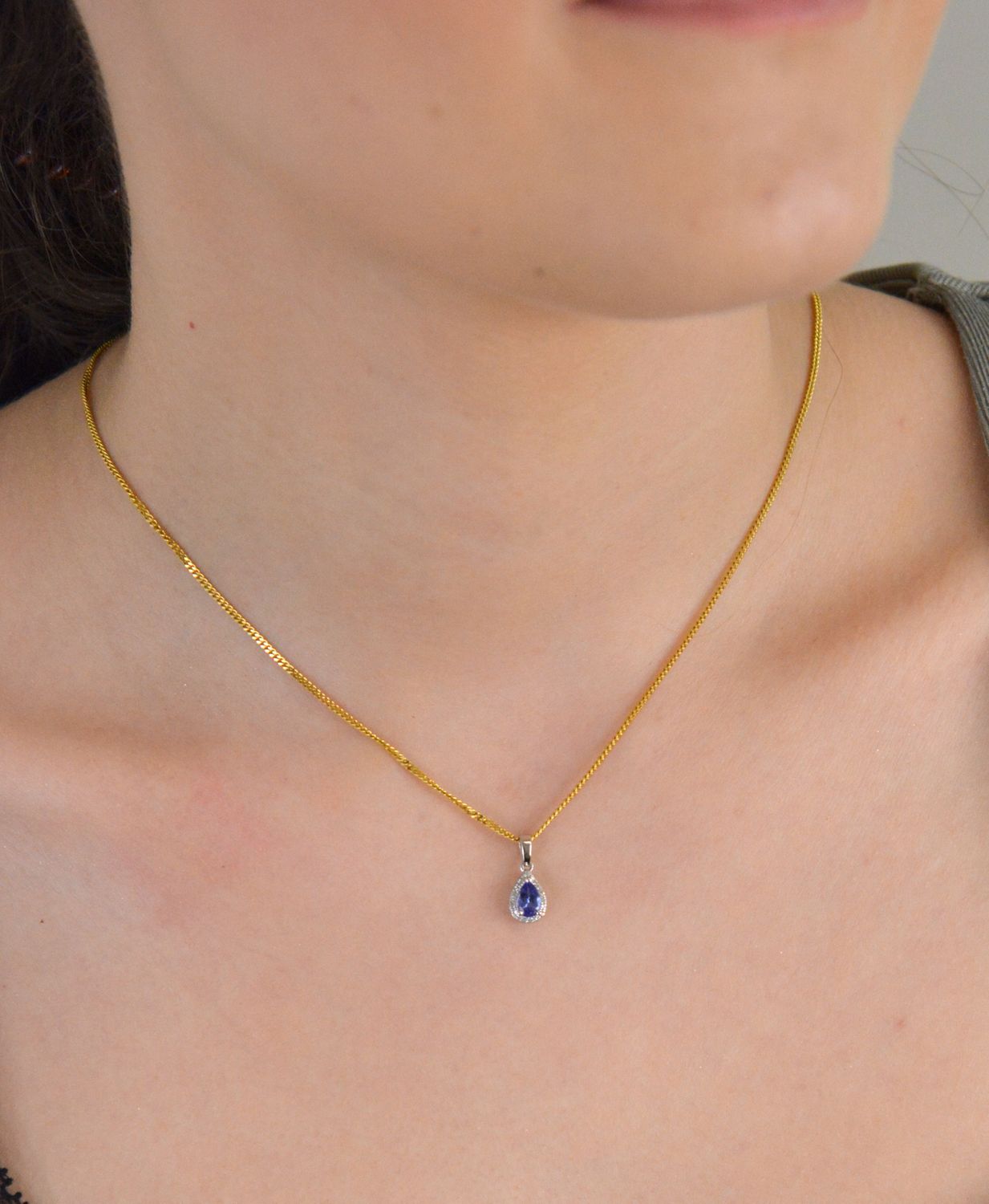 Złota zawieszka 585 białe złoto tanzanit i diamenty 60027079 HSI Złota zawieszka wykonana z próby 585 z tanzanitem i 19 diamentami o wielkości 0,06 ct, barwie H i czystości SI. 1.jpg